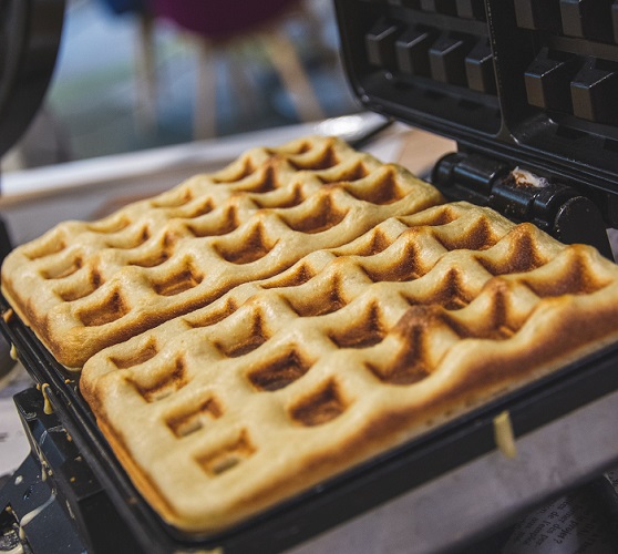 Al momento stai visualizzando Come Pulire la Piastra per Waffle